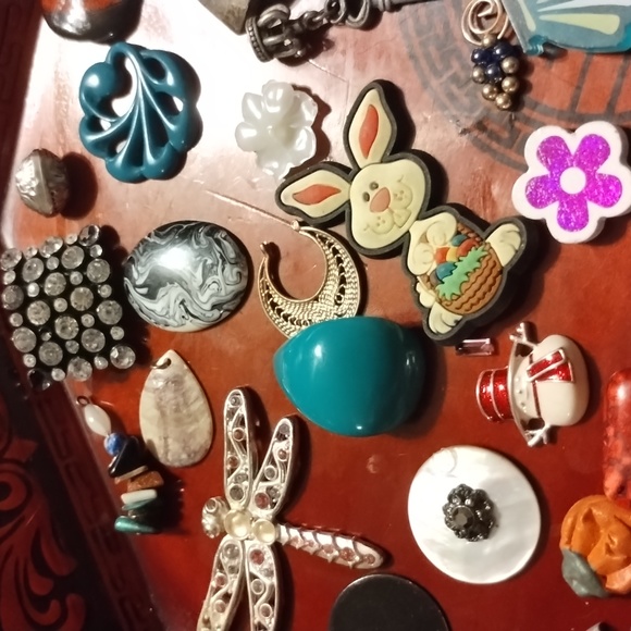 Very large vintage crafting lot of jewelry - Picture 7 of 12
